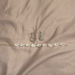 Necklace and earring set